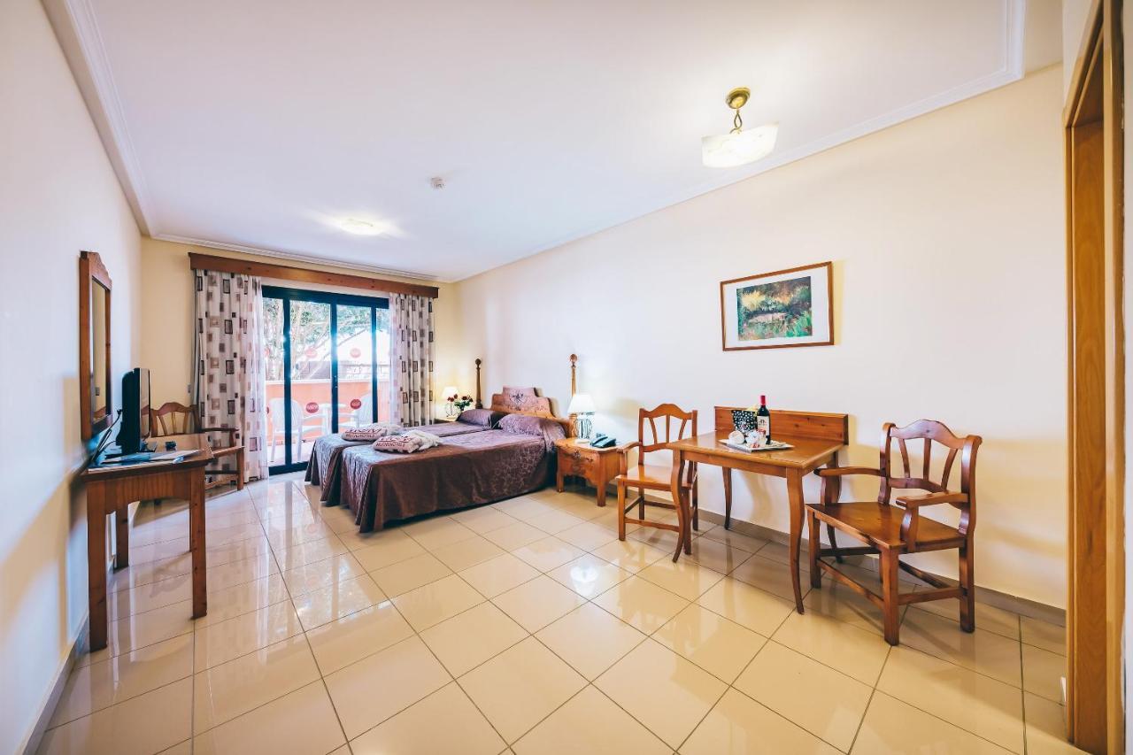 Grand Muthu Golf Plaza Hotel & Spa San Miguel de Abona Esterno foto A typical hotel room