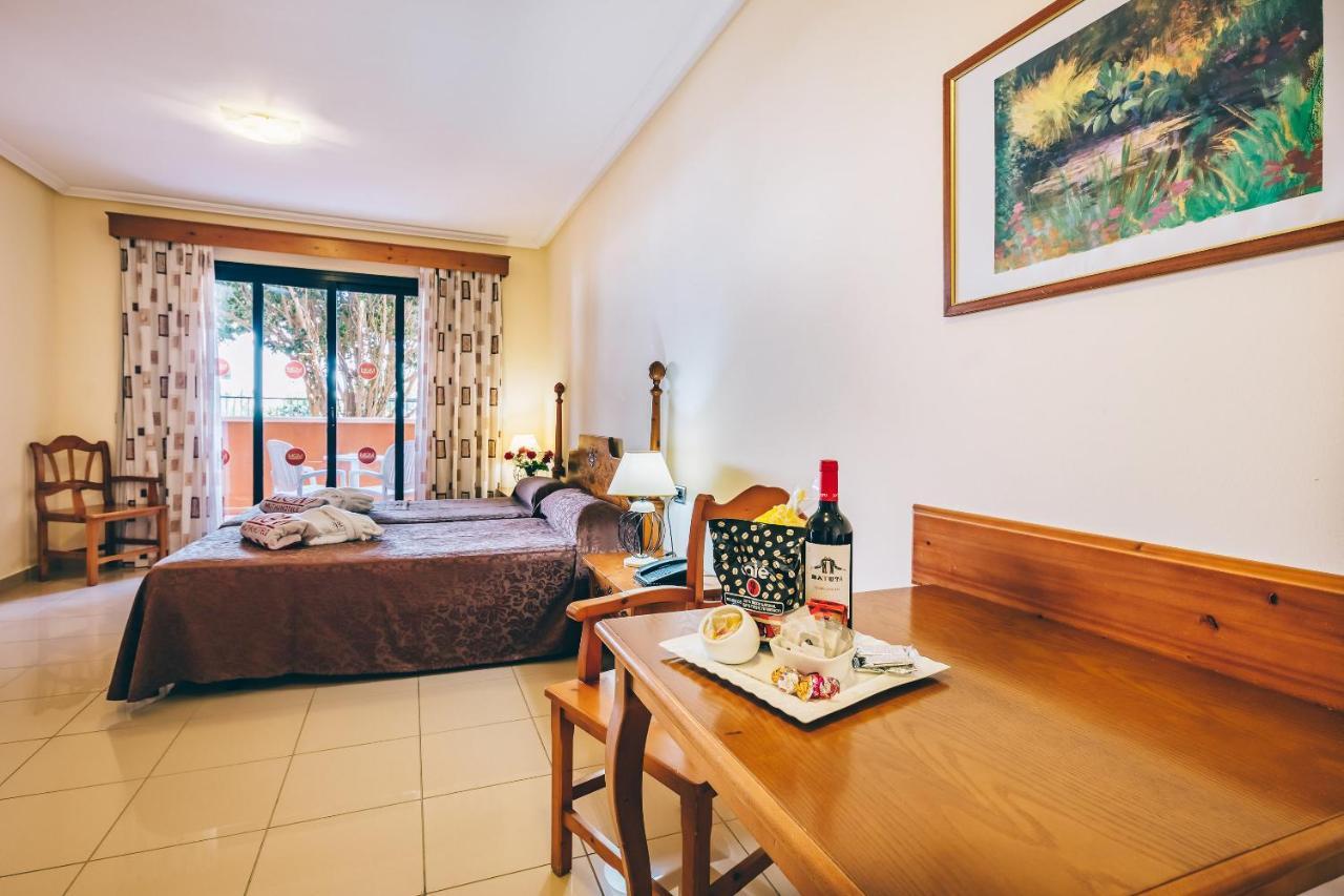 Grand Muthu Golf Plaza Hotel & Spa San Miguel de Abona Esterno foto A typical room at the hotel