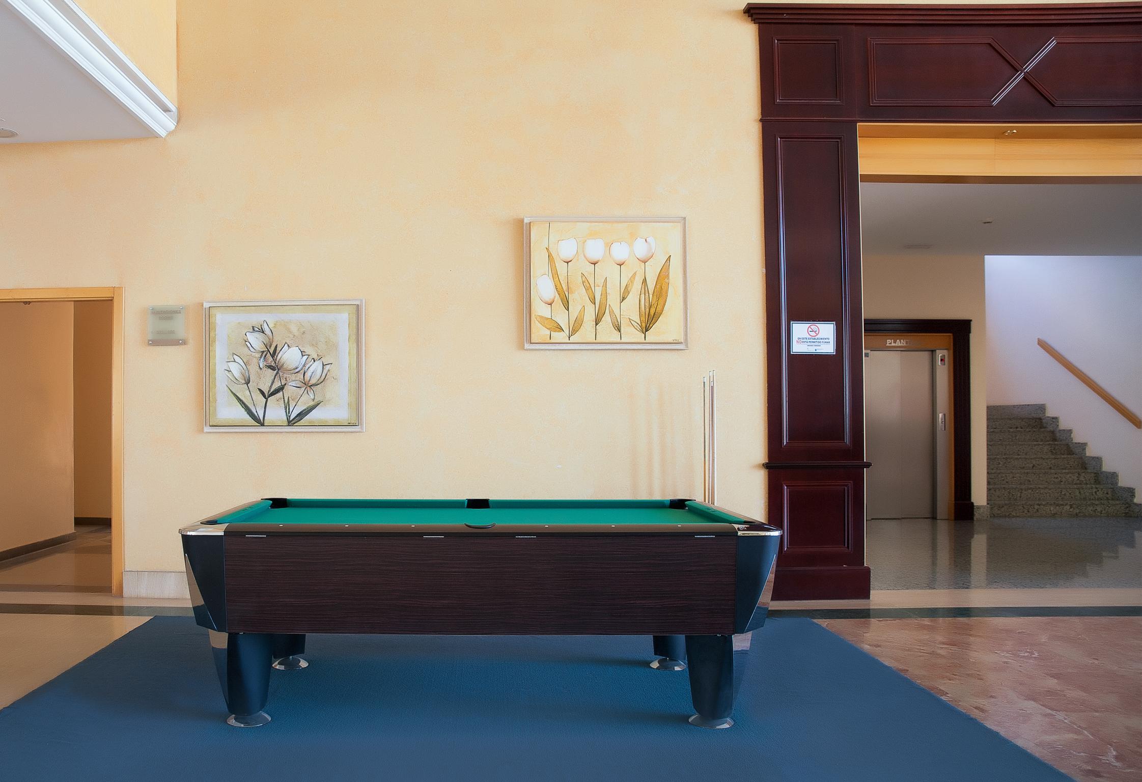 Grand Muthu Golf Plaza Hotel & Spa San Miguel de Abona Esterno foto A pool table