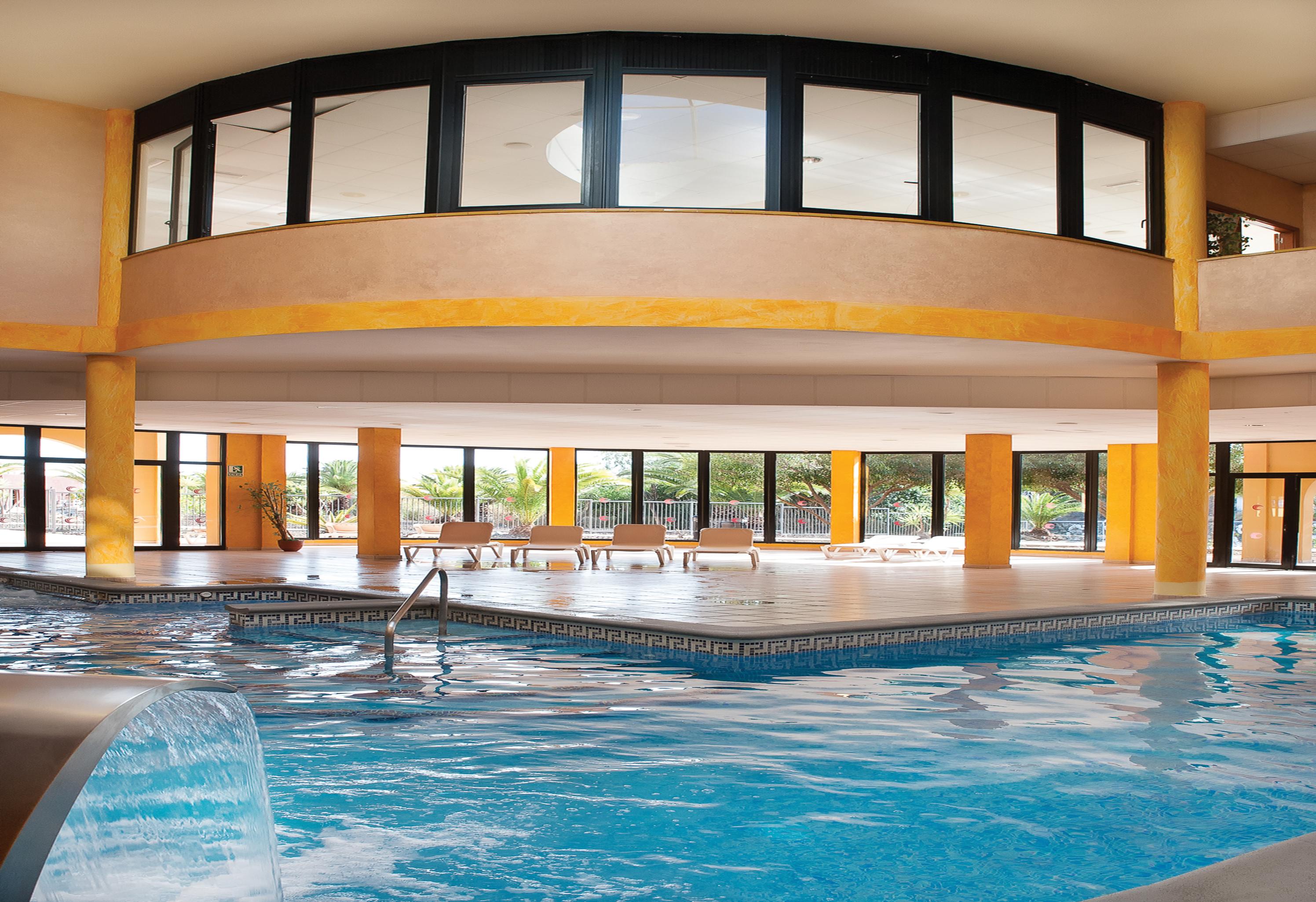 Grand Muthu Golf Plaza Hotel & Spa San Miguel de Abona Esterno foto The indoor pool at the hotel