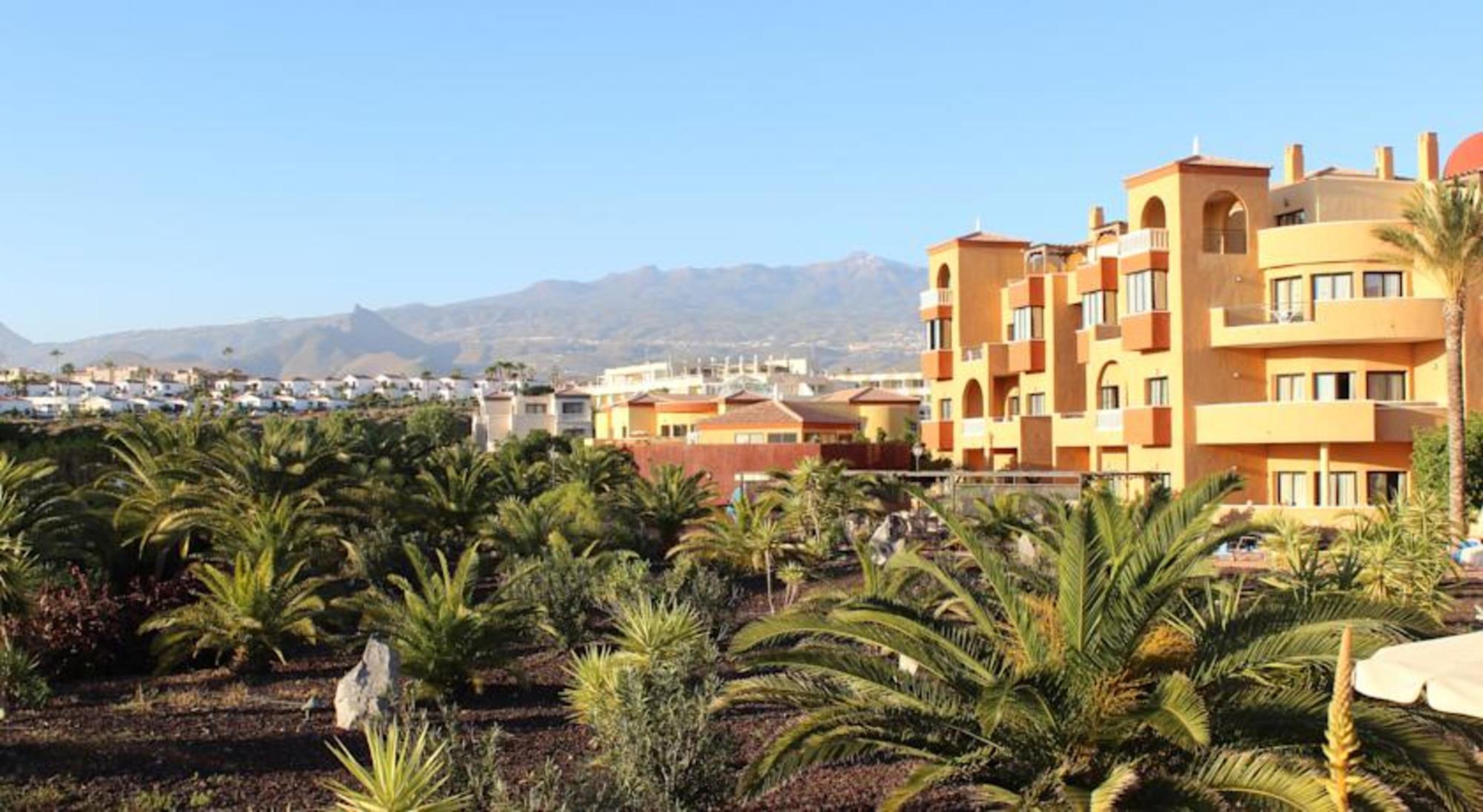 Grand Muthu Golf Plaza Hotel & Spa San Miguel de Abona Esterno foto View of the town
