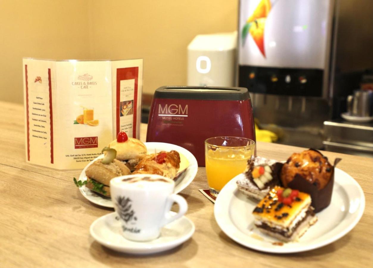 Grand Muthu Golf Plaza Hotel & Spa San Miguel de Abona Esterno foto A typical breakfast at MGM