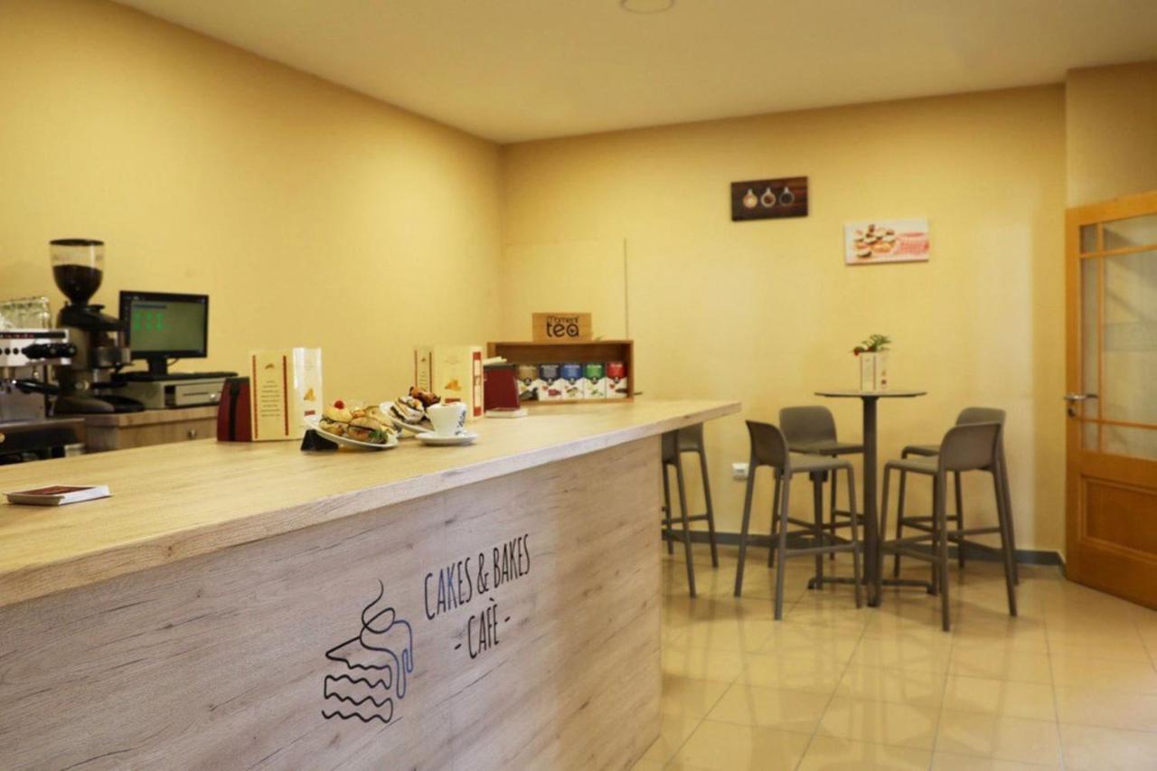 Grand Muthu Golf Plaza Hotel & Spa San Miguel de Abona Esterno foto The interior of a typical café