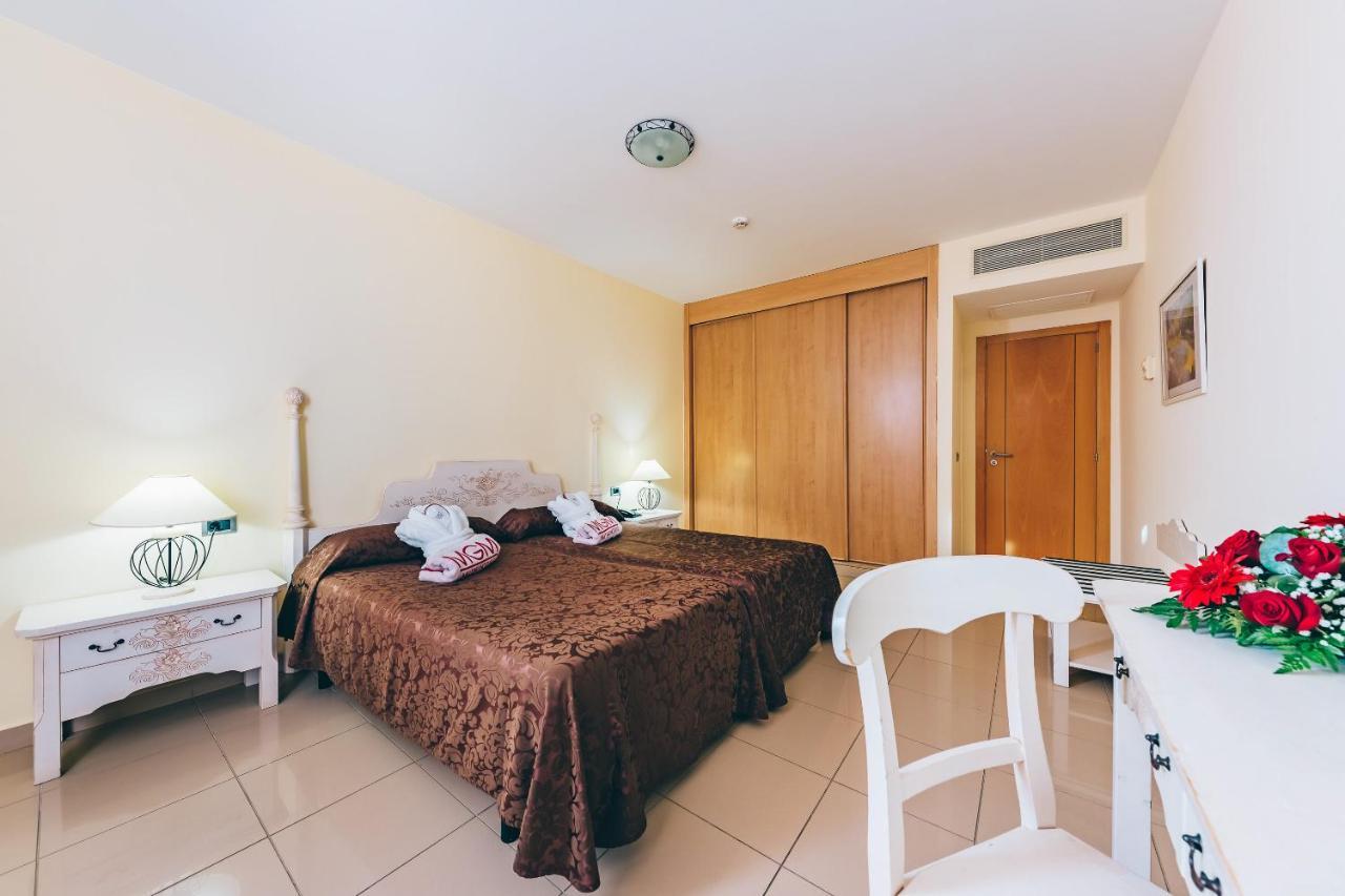 Grand Muthu Golf Plaza Hotel & Spa San Miguel de Abona Esterno foto A bedroom in a hotel