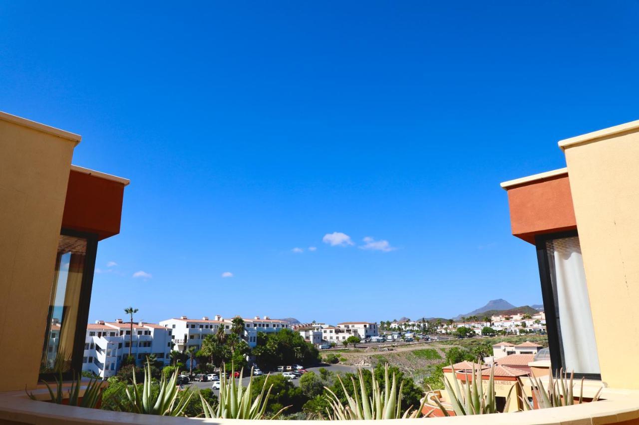 Grand Muthu Golf Plaza Hotel & Spa San Miguel de Abona Esterno foto View of the town of Arona