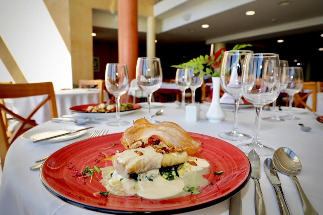 Grand Muthu Golf Plaza Hotel & Spa San Miguel de Abona Esterno foto A restaurant in the resort