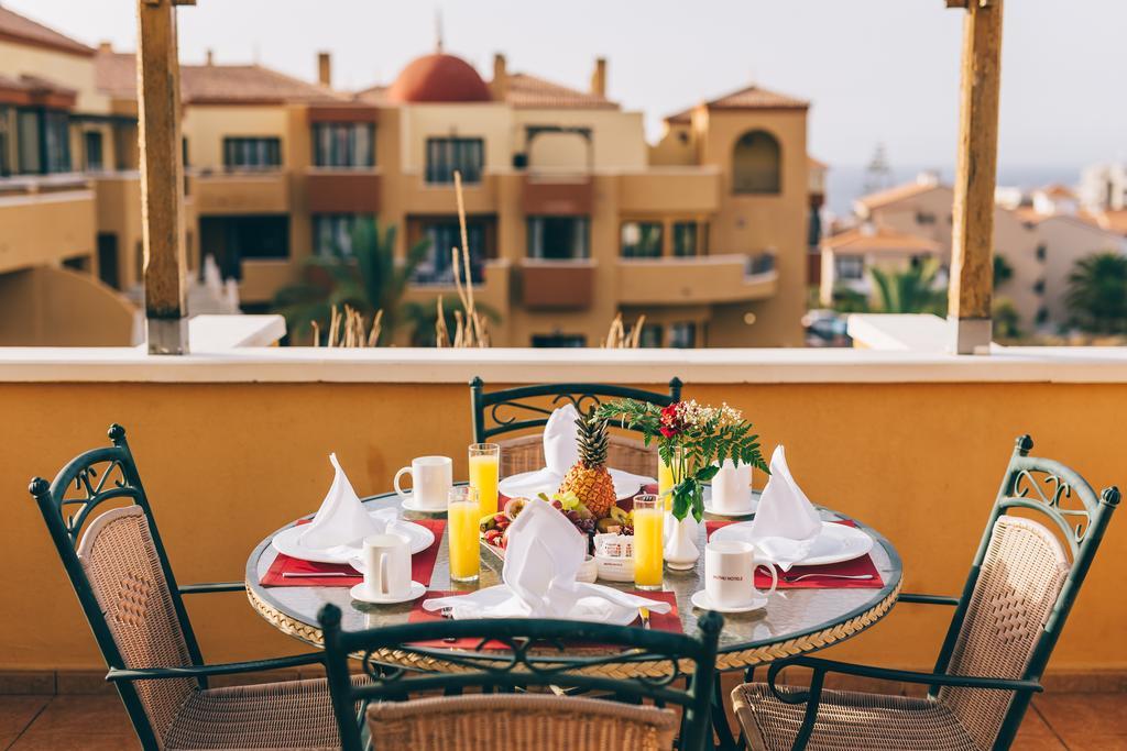 Grand Muthu Golf Plaza Hotel & Spa San Miguel de Abona Esterno foto A breakfast table