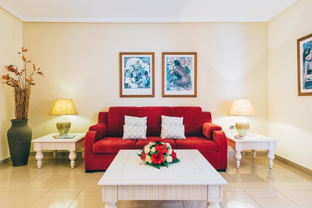 Grand Muthu Golf Plaza Hotel & Spa San Miguel de Abona Esterno foto A living room